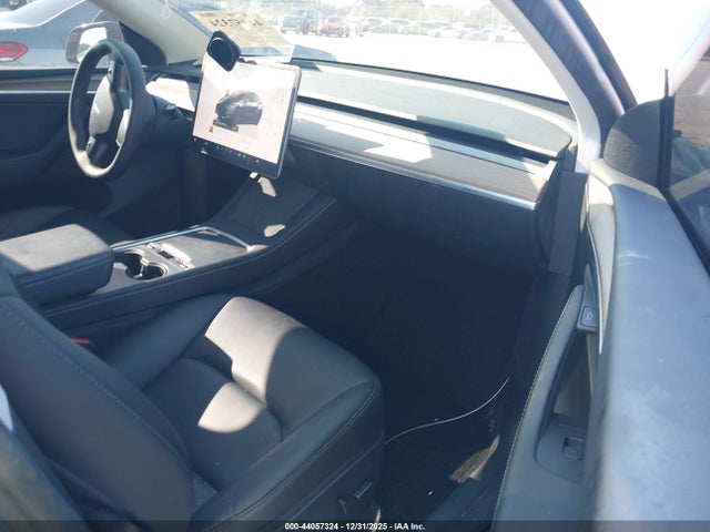 2024 TESLA MODEL Y 7SAYGDEF9RF024592 Photo 4