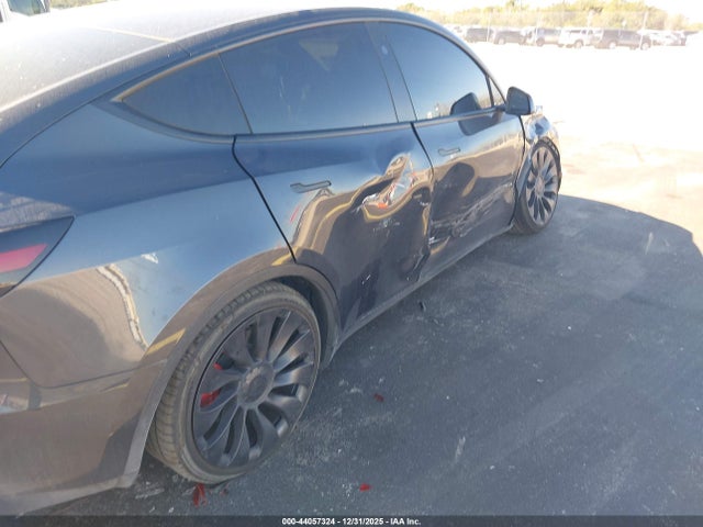 2024 TESLA MODEL Y 7SAYGDEF9RF024592 Photo 5