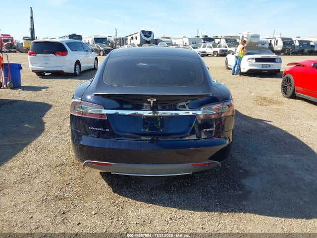 2015 Tesla Model S 70d/85d/p85d მანქანა იყიდება აუქციონზე, vin: 5YJSA1H27FFP78307, აუქციონის ნომერი: 44057504