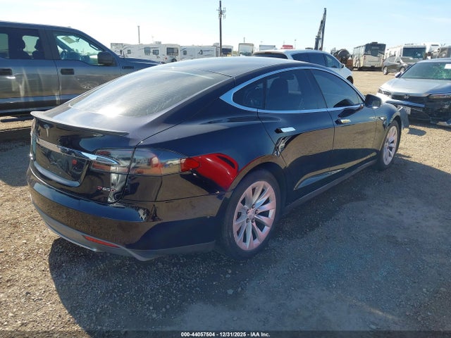 2015 Tesla Model S 70d/85d/p85d მანქანა იყიდება აუქციონზე, vin: 5YJSA1H27FFP78307, აუქციონის ნომერი: 44057504