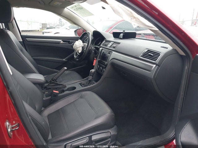1VWDT7A30HC007788 Volkswagen Passat 1.8t R-line