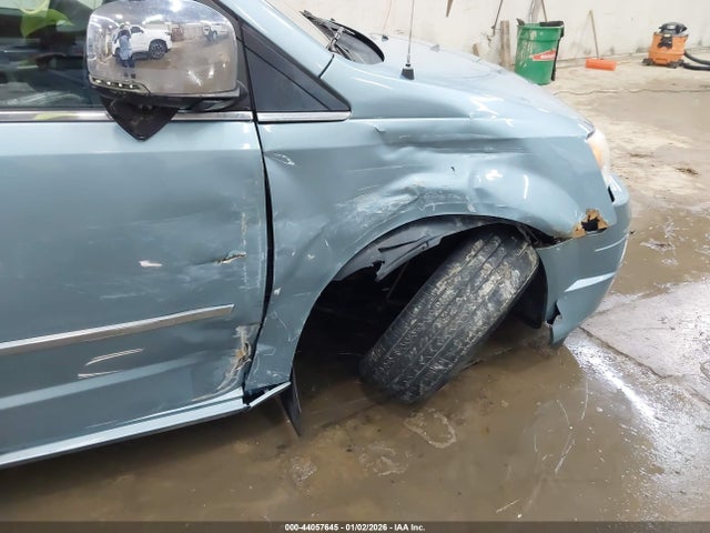 2010 Chrysler Town & Country Touring Plus მანქანა იყიდება აუქციონზე, vin: 2A4RR8D16AR398542, აუქციონის ნომერი: 44057645