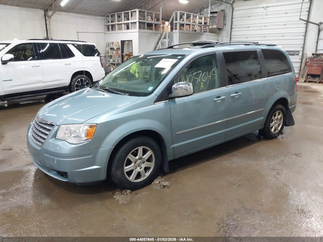 2010 Chrysler Town & Country Touring Plus მანქანა იყიდება აუქციონზე, vin: 2A4RR8D16AR398542, აუქციონის ნომერი: 44057645