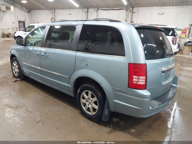 2010 Chrysler Town & Country Touring Plus მანქანა იყიდება აუქციონზე, vin: 2A4RR8D16AR398542, აუქციონის ნომერი: 44057645