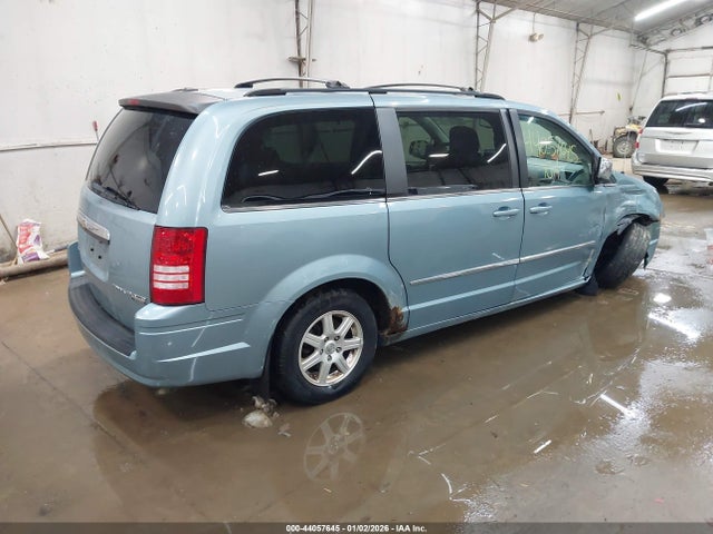 2010 Chrysler Town & Country Touring Plus მანქანა იყიდება აუქციონზე, vin: 2A4RR8D16AR398542, აუქციონის ნომერი: 44057645