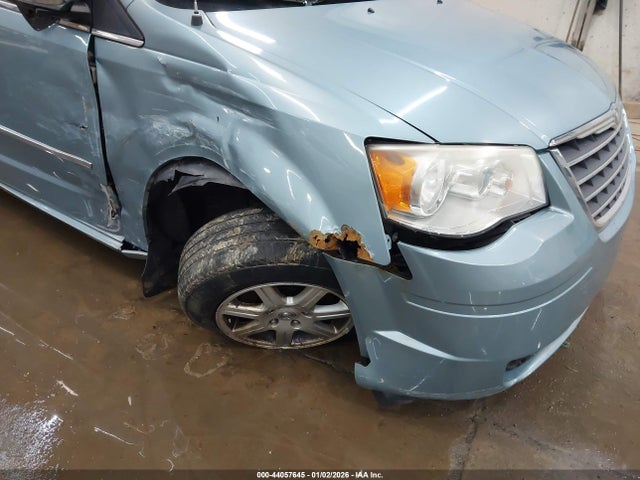 2010 Chrysler Town & Country Touring Plus მანქანა იყიდება აუქციონზე, vin: 2A4RR8D16AR398542, აუქციონის ნომერი: 44057645