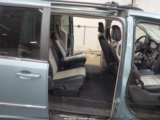2010 Chrysler Town & Country Touring Plus მანქანა იყიდება აუქციონზე, vin: 2A4RR8D16AR398542, აუქციონის ნომერი: 44057645