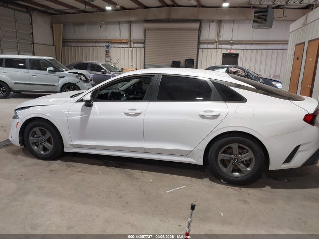 2021 Kia K5 Lx მანქანა იყიდება აუქციონზე, vin: 5XXG24J22MG069082, აუქციონის ნომერი: 44057737
