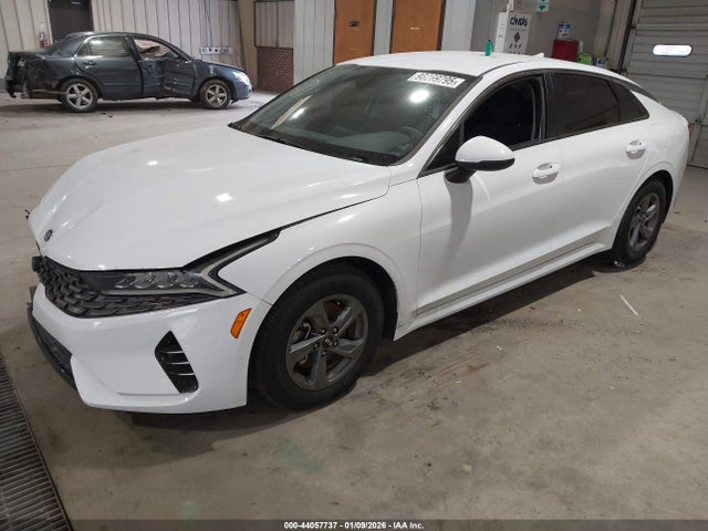 2021 Kia K5 Lx მანქანა იყიდება აუქციონზე, vin: 5XXG24J22MG069082, აუქციონის ნომერი: 44057737