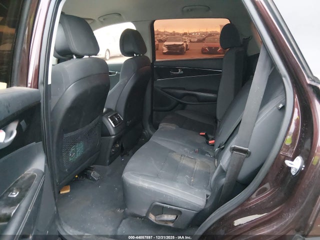 5XYPG4A57GG011142 KIA Sorento 3.3l Lx