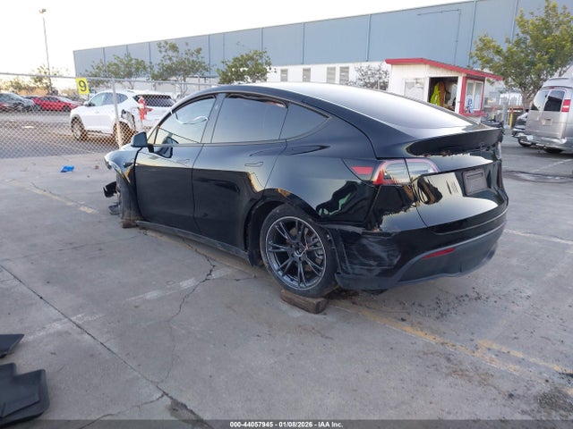 2024 TESLA MODEL Y 7SAYGAEE4RF180691 Photo 2