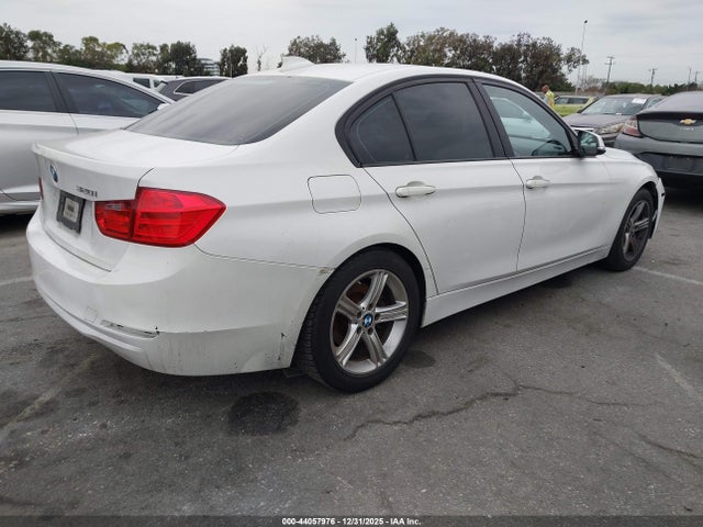 WBA3B1G58ENN90843 BMW 320i