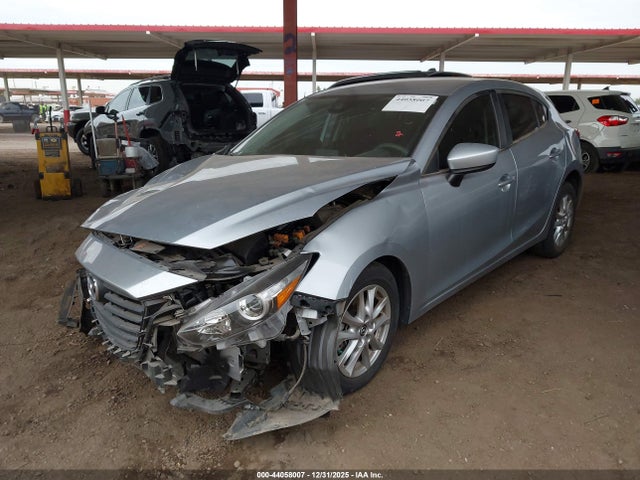 Mazda Mazda3 Sport 2018 3MZBN1K76JM200225 Image 2