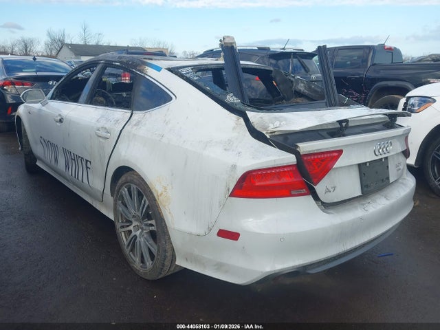 2013 AUDI A7 WAU2GAFC8DN100235 Photo 2