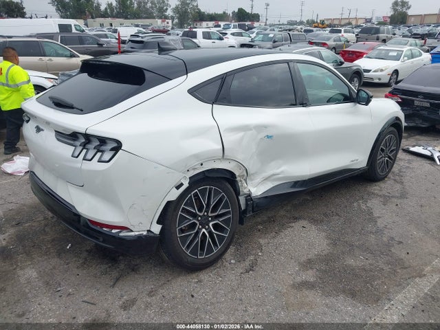 Ford Mustang Mach-e Premium 2024 3FMTK3R45RMA15372 Image 4