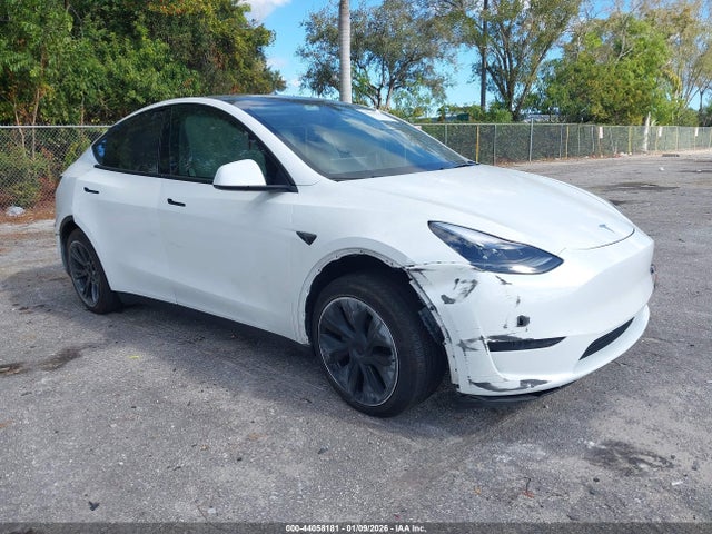 2024 TESLA MODEL Y 7SAYGDED0RF207913 Photo 0