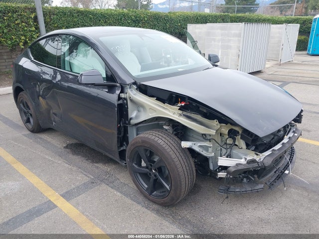 2026 TESLA MODEL Y 7SAYGDED2TF524907 Photo 5