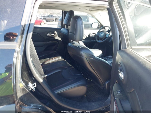 1C4PJMBXXKD250810 Jeep Cherokee Trailhawk 4x4
