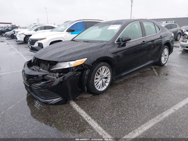 2018 TOYOTA CAMRY 4T1B11HK0JU043034 Photo 1