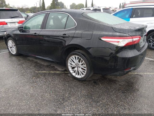 2018 TOYOTA CAMRY 4T1B11HK0JU043034 Photo 2