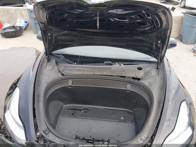 44058281 :رقم المزاد ، 5YJ3E1EB2KF441857 vin ، 2019 Tesla Model 3 Long Range/performance مزاد بيع