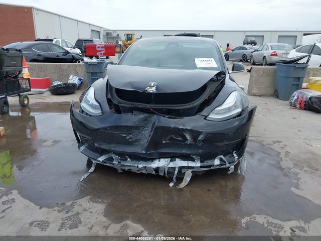 44058281 :رقم المزاد ، 5YJ3E1EB2KF441857 vin ، 2019 Tesla Model 3 Long Range/performance مزاد بيع