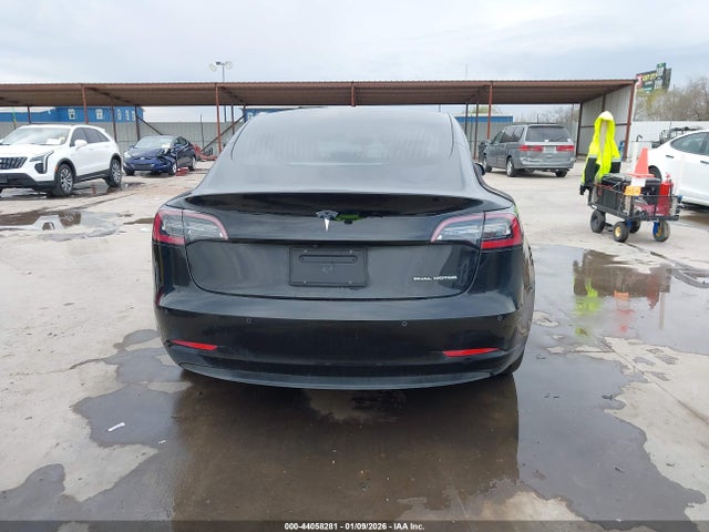 44058281 :رقم المزاد ، 5YJ3E1EB2KF441857 vin ، 2019 Tesla Model 3 Long Range/performance مزاد بيع