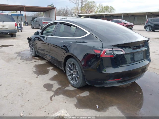 44058281 :رقم المزاد ، 5YJ3E1EB2KF441857 vin ، 2019 Tesla Model 3 Long Range/performance مزاد بيع