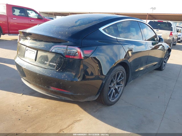 44058281 :رقم المزاد ، 5YJ3E1EB2KF441857 vin ، 2019 Tesla Model 3 Long Range/performance مزاد بيع