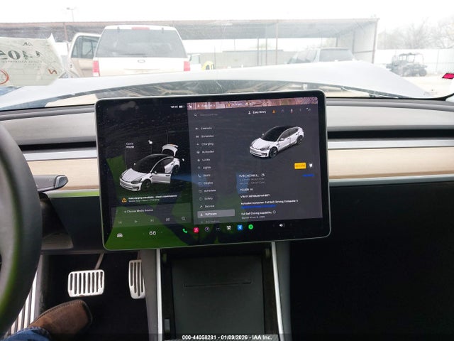 44058281 :رقم المزاد ، 5YJ3E1EB2KF441857 vin ، 2019 Tesla Model 3 Long Range/performance مزاد بيع