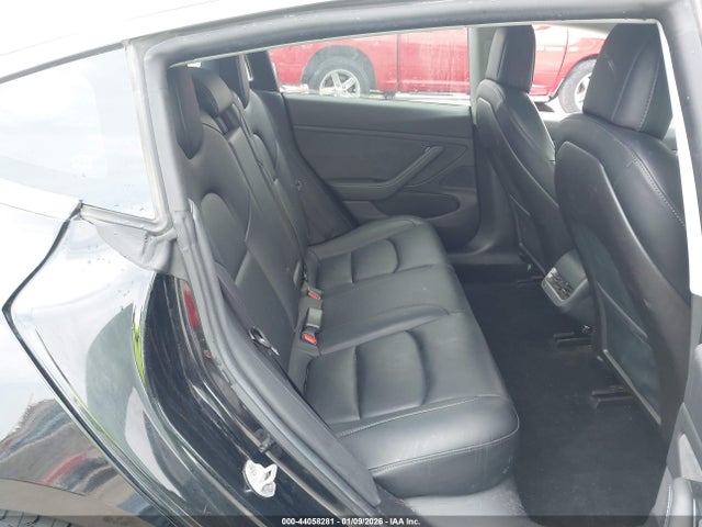 44058281 :رقم المزاد ، 5YJ3E1EB2KF441857 vin ، 2019 Tesla Model 3 Long Range/performance مزاد بيع