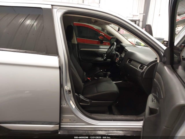 2017 MITSUBISHI OUTLANDER JA4AZ2A34HZ035396 Photo 4