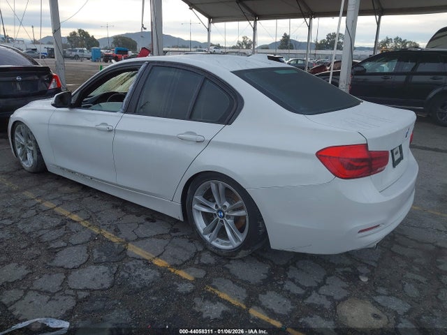 2018 BMW 320I WBA8E1G50JNU91893 Photo 2