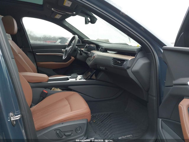 2024 AUDI Q8 E-TRON WA1CAAGE7RB039374 Photo 4