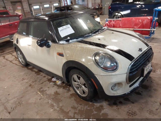 2018 MINI HARDTOP WMWXP5C53J2G61607 Photo 0