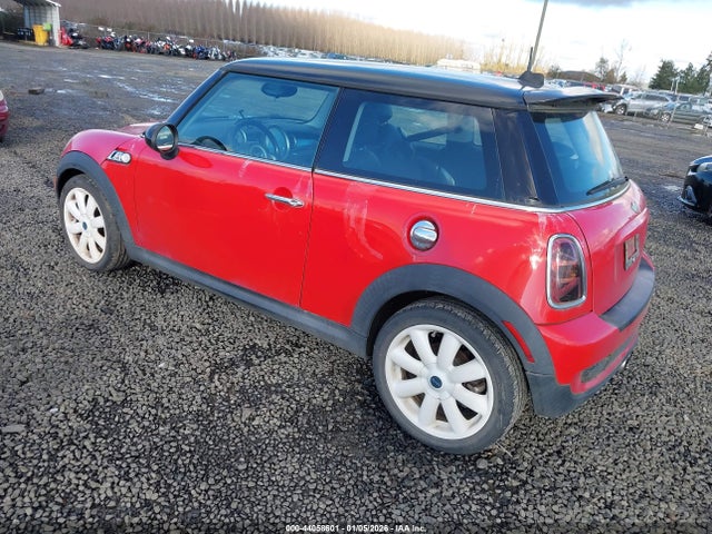 2007 MINI COOPER S WMWMF73507TL86800 Photo 2
