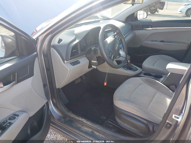 Hyundai ELANTRA SE 2019 5NPD74LF2KH495506 Image 18