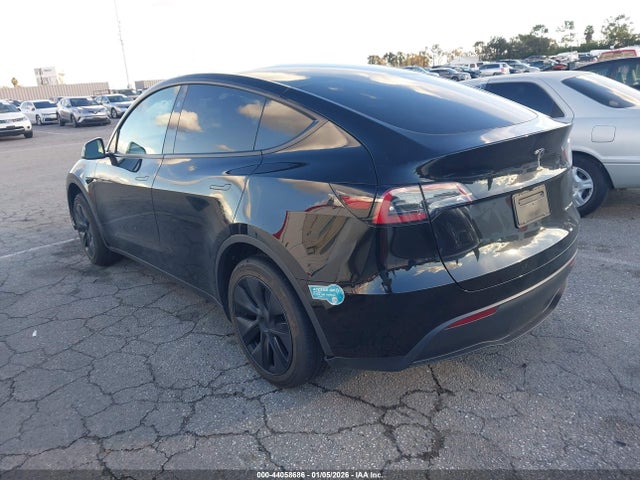 2025 TESLA MODEL Y 7SAYGAEE6SF262458 Photo 2
