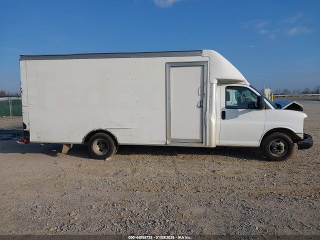 2017 Gmc Savana Cutaway Work Van მანქანა იყიდება აუქციონზე, vin: 1GD37TCG5H1127265, აუქციონის ნომერი: 44058725