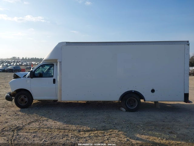 2017 Gmc Savana Cutaway Work Van მანქანა იყიდება აუქციონზე, vin: 1GD37TCG5H1127265, აუქციონის ნომერი: 44058725