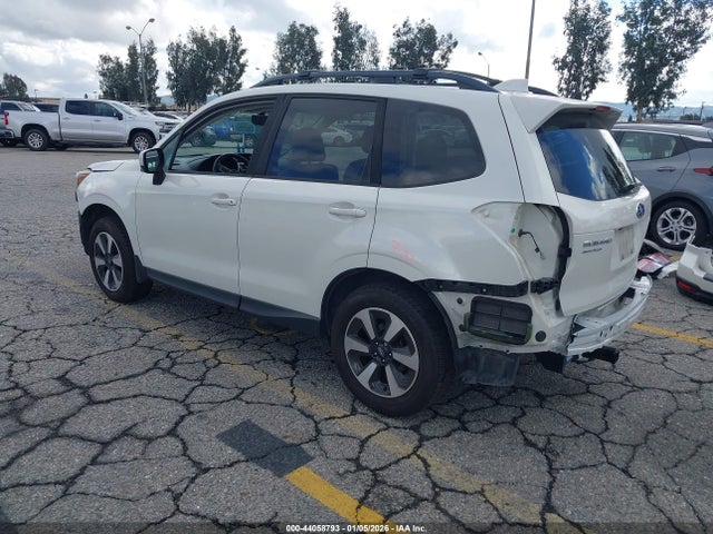 Subaru Forester 2.5i Premium 2017 JF2SJAECXHH424475 Image 3