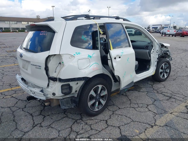 Subaru Forester 2.5i Premium 2017 JF2SJAECXHH424475 Image 4