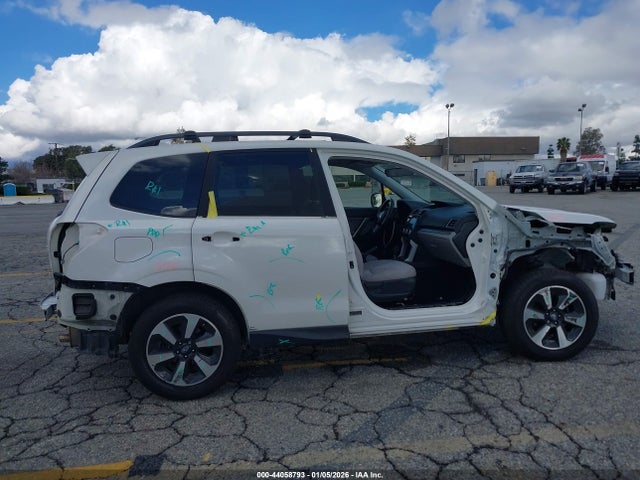 Subaru Forester 2.5i Premium 2017 JF2SJAECXHH424475 Image 6