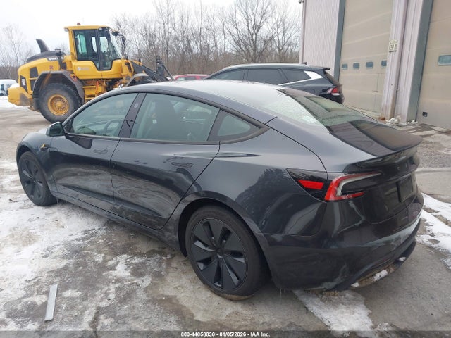 2025 TESLA MODEL 3 5YJ3E1EB1SF934591 Photo 2