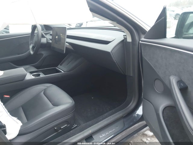 2025 TESLA MODEL 3 5YJ3E1EB1SF934591 Photo 4