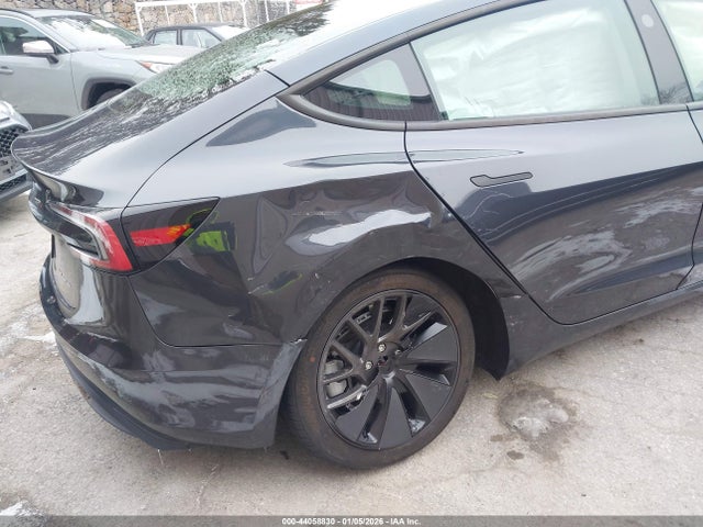 2025 TESLA MODEL 3 5YJ3E1EB1SF934591 Photo 5