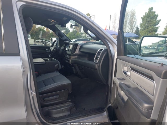 1C6RREFGXNN326176 RAM 1500 Big Horn 4x2 5&#039;7 Box