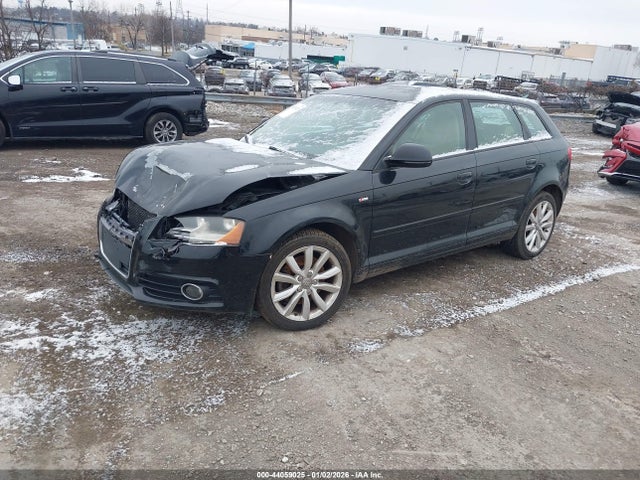 2010 AUDI A3 WAUDFAFM2AA020680 Photo 1