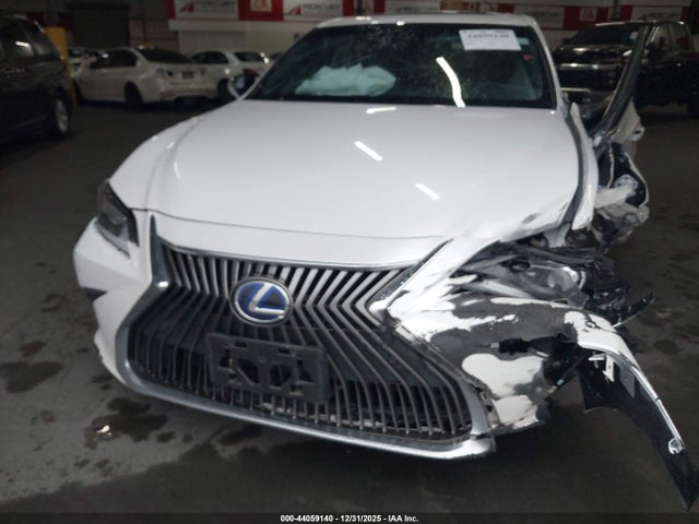 58ADA1C15MU003701 Lexus ES 300H