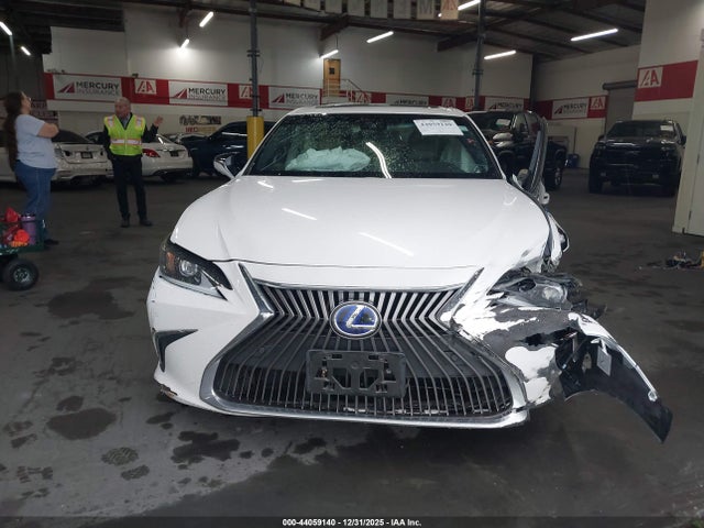 58ADA1C15MU003701 Lexus ES 300H